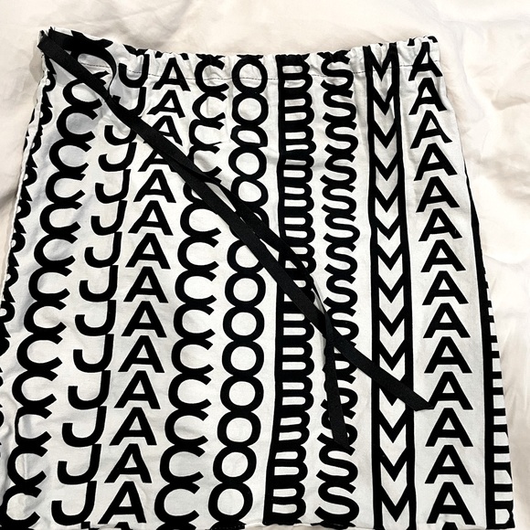 LIKE NEW MARC JACOBS The Leather Small Tote Bag in Black Leather - Picture 12 of 12